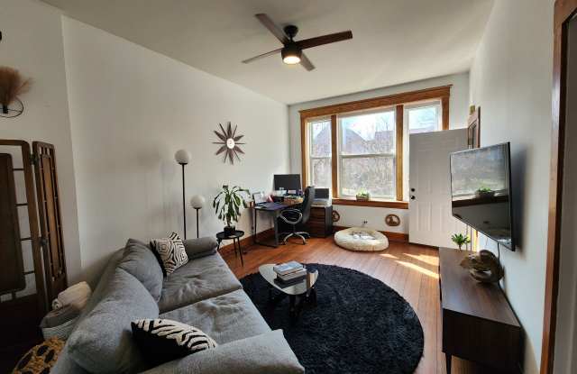 3228 W Crystal St photos photos