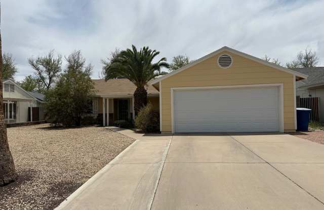 Chandler single family home with Pool! photos photos