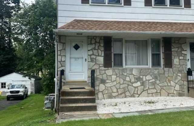 319 RUNNYMEDE Avenue Gallery 1