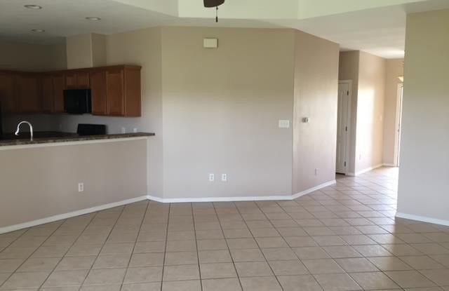 3 W Augusta Court Gallery 3