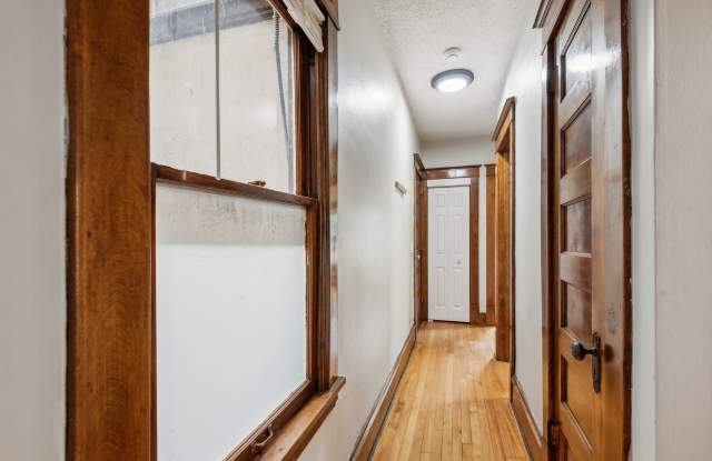 2723 Hennepin Avenue S Gallery 3