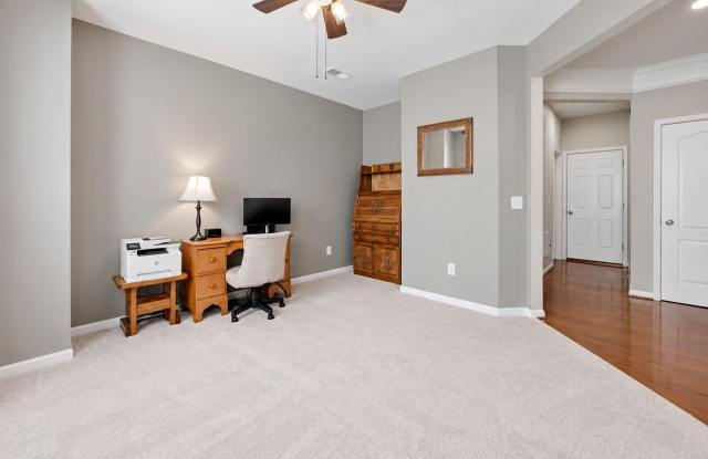 22631 HAWKBILL Square Gallery 4
