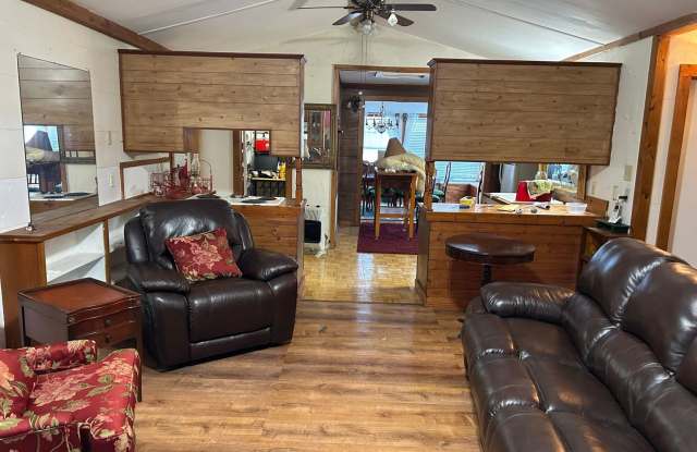 Spacious 4BR House in Brownsboro Gallery 4