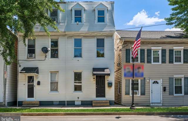 92 PENNSYLVANIA Avenue Gallery 1