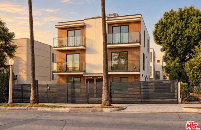 1963 N Beachwood Dr Gallery 1