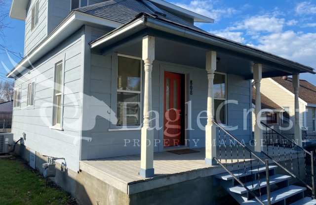 Charming 2 Bedroom Home With 1 Car Garage and A Covered Porch photos photos