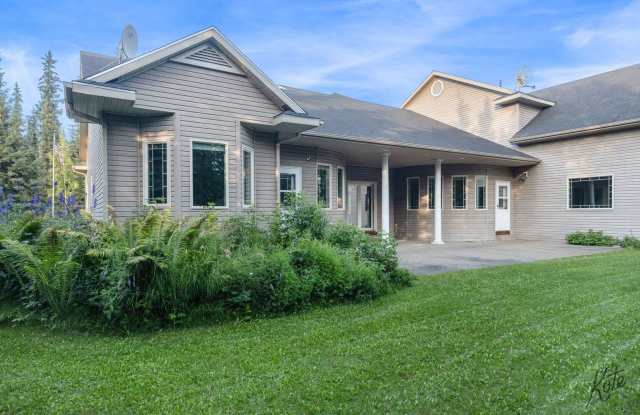 CENTURY 21 Gold Rush – Beautiful 4-Bedroom Waterfront Home for Rent! (Fairbanks) Gallery 1