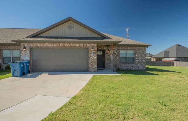 3-bedroom, 2-bathroom home located in the beautiful Pea Ridge, A photos photos