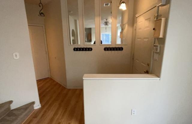 2 Bedroom, 2.5 Bathroom Home! Schedule a Showing! Gallery 4