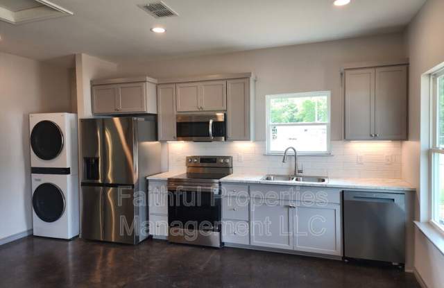 407 North Logan Lane - A Gallery 3