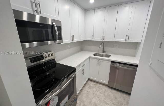 10415 N Kendall Dr Gallery 2