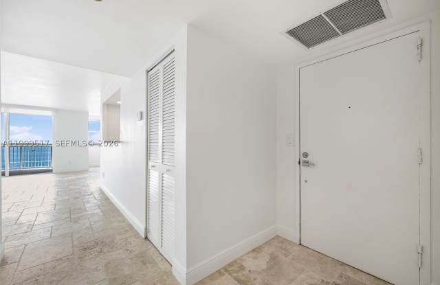 1420 Brickell Bay Dr Gallery 4