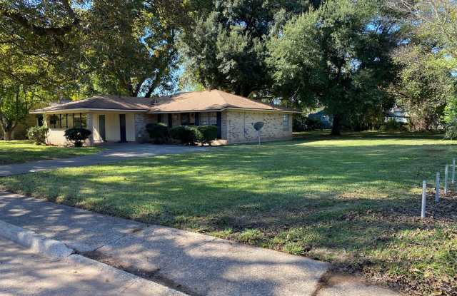 4 bedroom 1 1/2 bath - 1007 Whittington Street, Bossier City, LA 71112