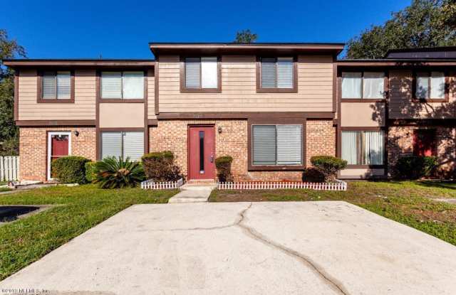 7137 PRESTWICK CIR N Gallery 2