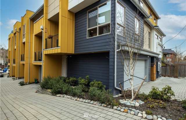 Spacious New Townhouse with 2 Car Garage and Rooftop!! photos photos Spacious New Townhouse with 2 Car Garage and Rooftop!! photos photos