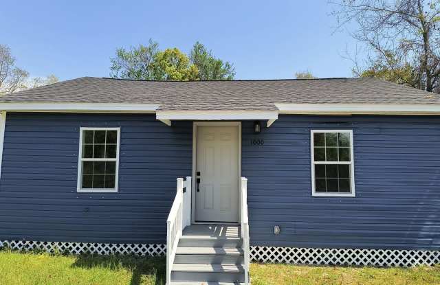 Newly Remodeled 3 Bedroom 1 1/2 Bath Home photos photos