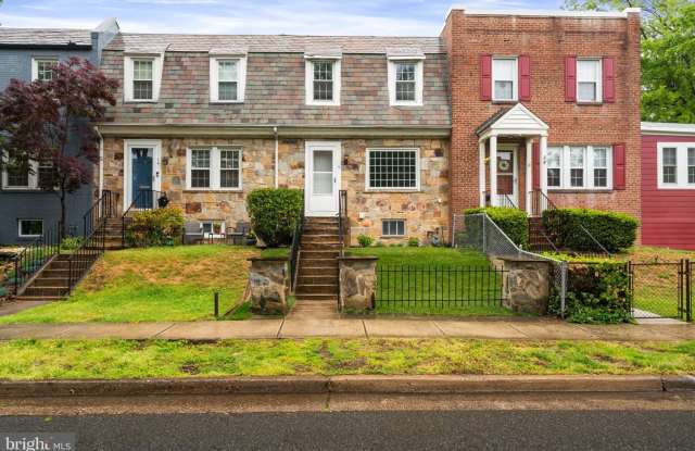 16 E LINDEN STREET photos photos