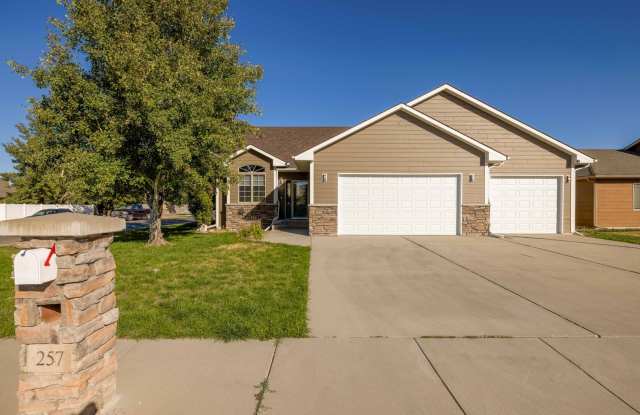 5 bed 3 bath home for rent! - 257 Danbury Court, Billings, MT 59102