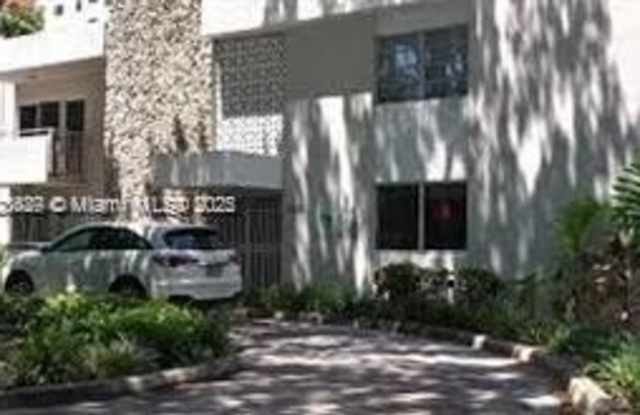 1235 Mariposa Ave photos photos