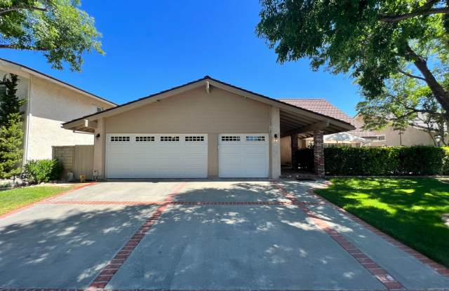 Fully Furnished Home - Short Term Lease - 5 Bedroom Home for Rent in Valencia! Gallery 3