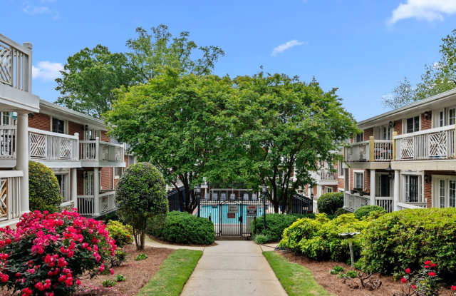 Beautiful 2bd/1ba Condo in VA Highlands w/ Balcony and Pool!! photos photos