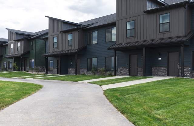 Fully Furnished  2BR, 2.5 Bathroom Townhome With attached 2 car Garage Gallery 3