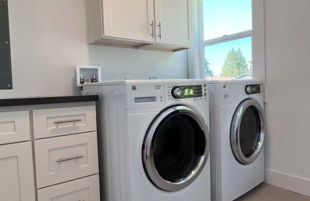 Stunning Highland Park Home! - 9009 16th Avenue Southwest, Seattle, WA 98106