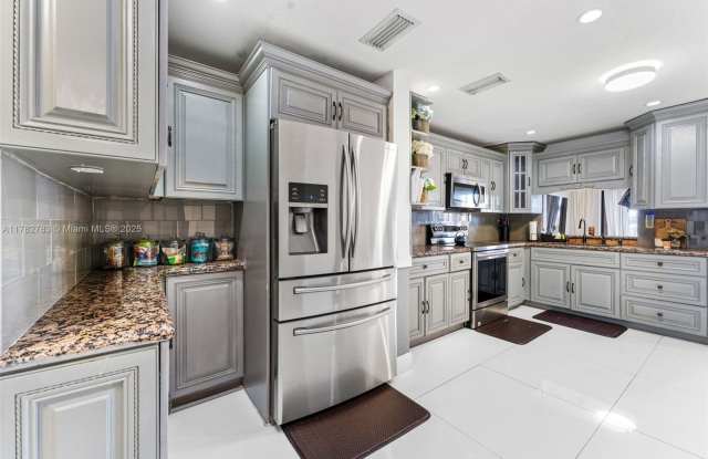 2852 NW 80th Ave photos photos