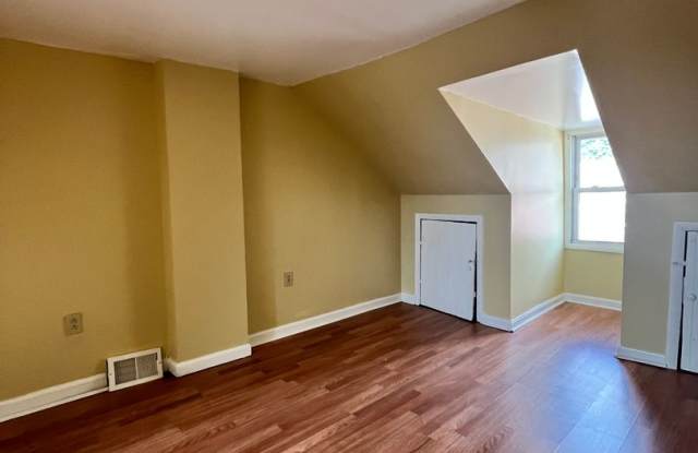 3 Bedroom Home in Reading! Gallery 4
