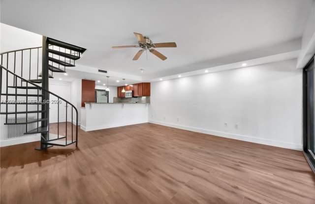 3808 Northeast 6th Avenue Gallery 3
