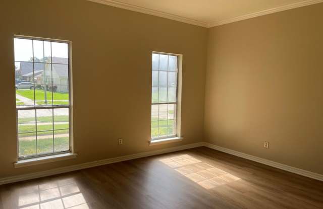 Beautiful Town South 4BR/4BA Gallery 4