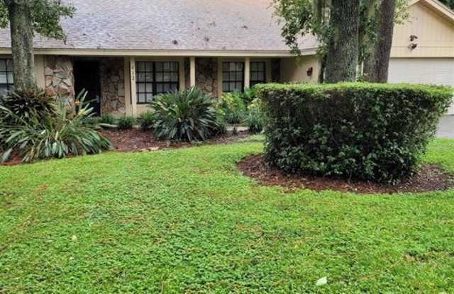612 HIDDEN LAKE DRIVE - 612 Hidden Lake Drive, Bloomingdale, FL 33511