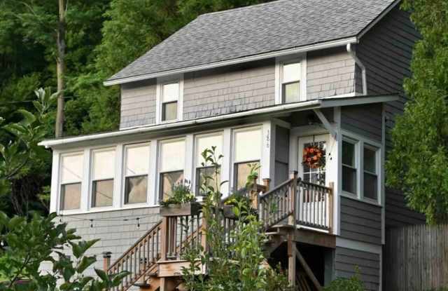 Centrally located 2 Bedroom, 2 Bathroom house rental photos photos