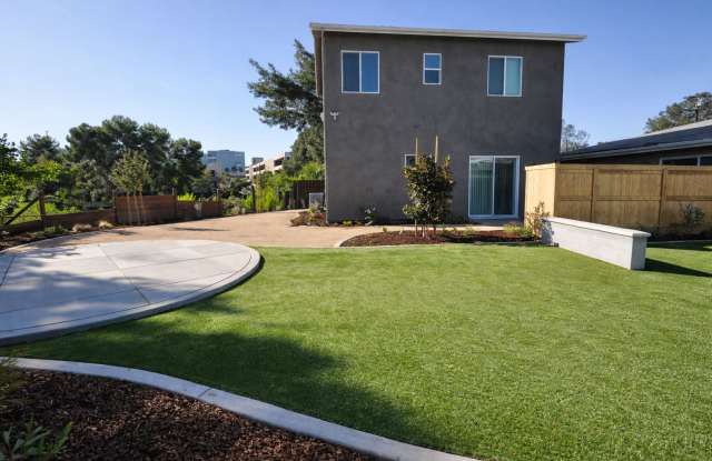 4BD/2BA, Great Yard! Gallery 1