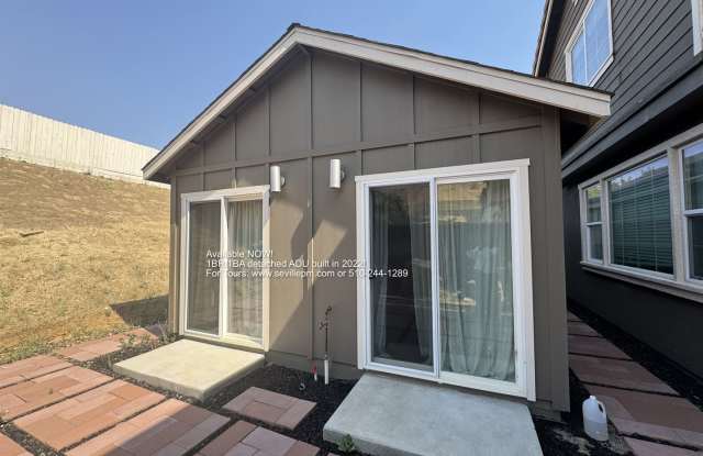 Newer, private 1BR / 1BA detached ADU unit photos photos