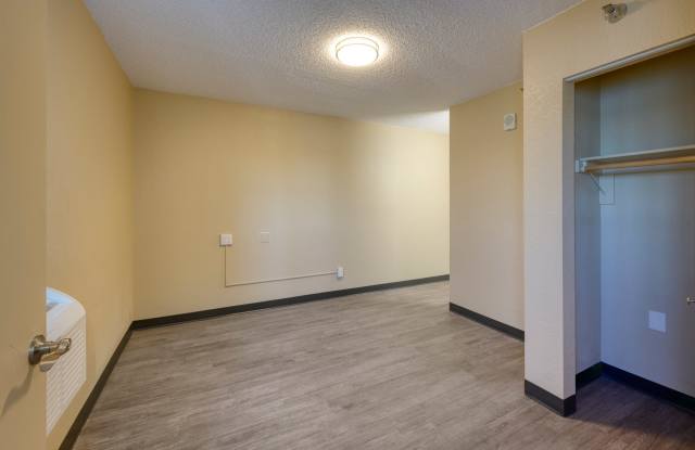 Tabor Lake Apartments Gallery 4