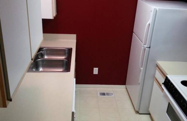 (867) 479 NE Conifer Blvd - 3 Bed / 1.5 Bath Townhome Gallery 4