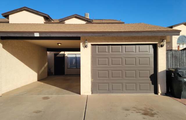 Excellent Townhome with Updated Interior - 601 North 4th Street, Avondale, AZ 85323