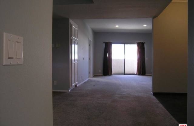 4707 WILLIS Avenue Gallery 4