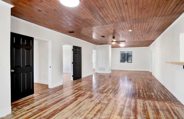 4 Bedroom Historic Residential Unit Near Downtown Pensacola Gallery 1