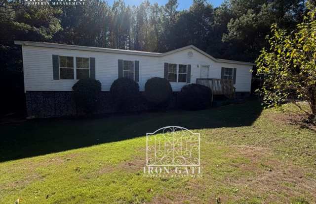 3BD/ 2BA on 1/2 Acre Gallery 1
