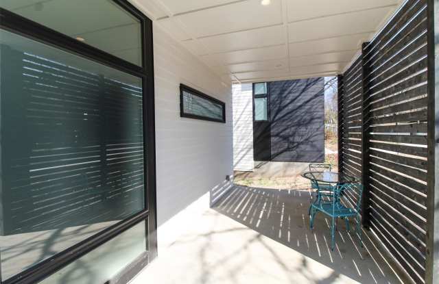 295 South Hill Avenue Gallery 2