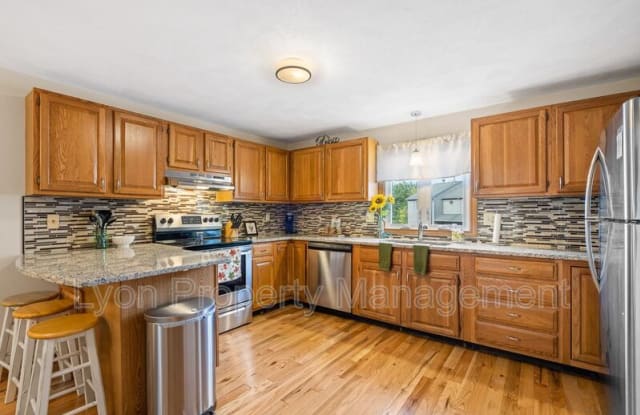29 Primrose Ln - 29 Primrose Lane, Providence County, RI 02904