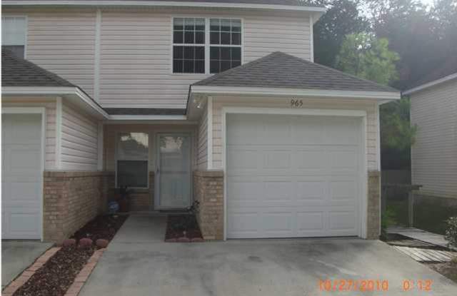 2 Bedroom End Unit Townhouse in Central Location! photos photos
