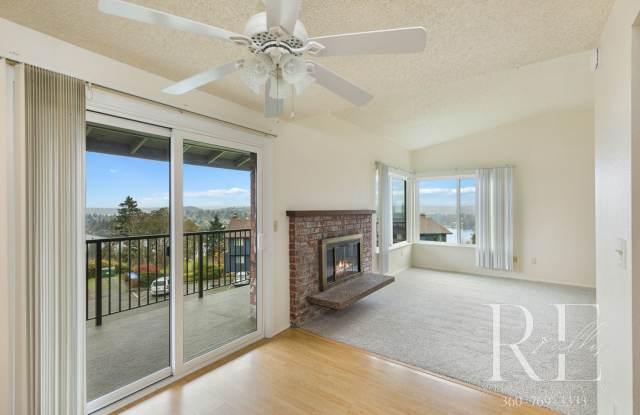 Skyline Serenity: Spacious Second-Floor Condo with Panoramic Views Gallery 1