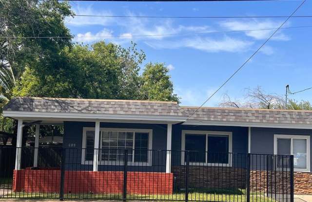 689 Santiago Avenue - 689 Santiago Avenue, Sacramento, CA 95815