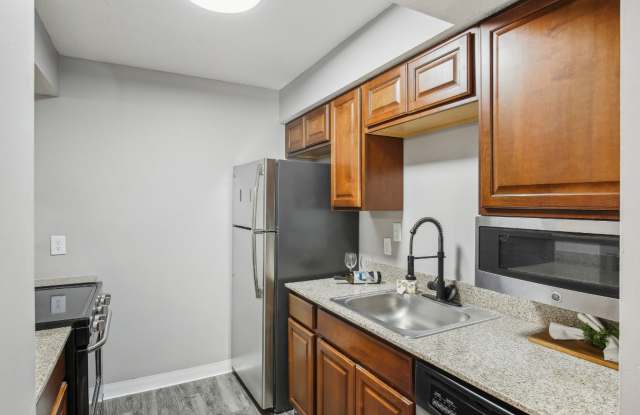 University Villa Apartments Gallery 2