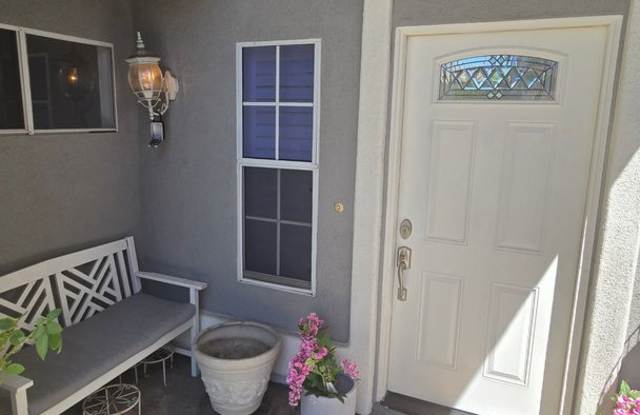 Corona 3 Bedroom, 2.5 Bath House for Lease - Remodeled, Highly Upgraded Gallery 4