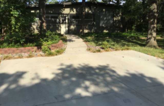 2953 Peninsula Dr - 2953 Peninsula Drive, Grapevine, TX 76051