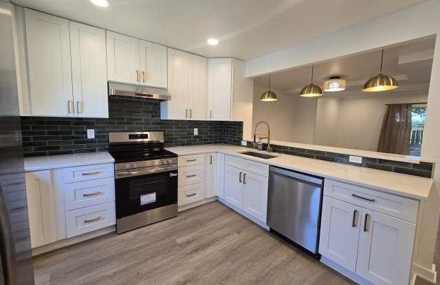 8760 STONERIDGE Drive Gallery 1